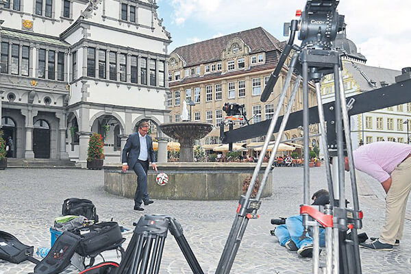 Bürgermeister beim Videodreh - Paderborn ist erstklassig